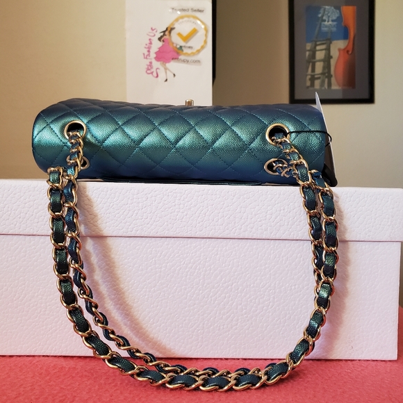 Chanel classic iridescent green caviar gold hw medium bag - Picture 8 of 13